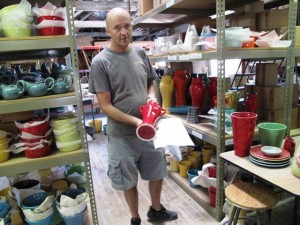 Janek shows us the reissued Rebekah vase in Bauer crimson