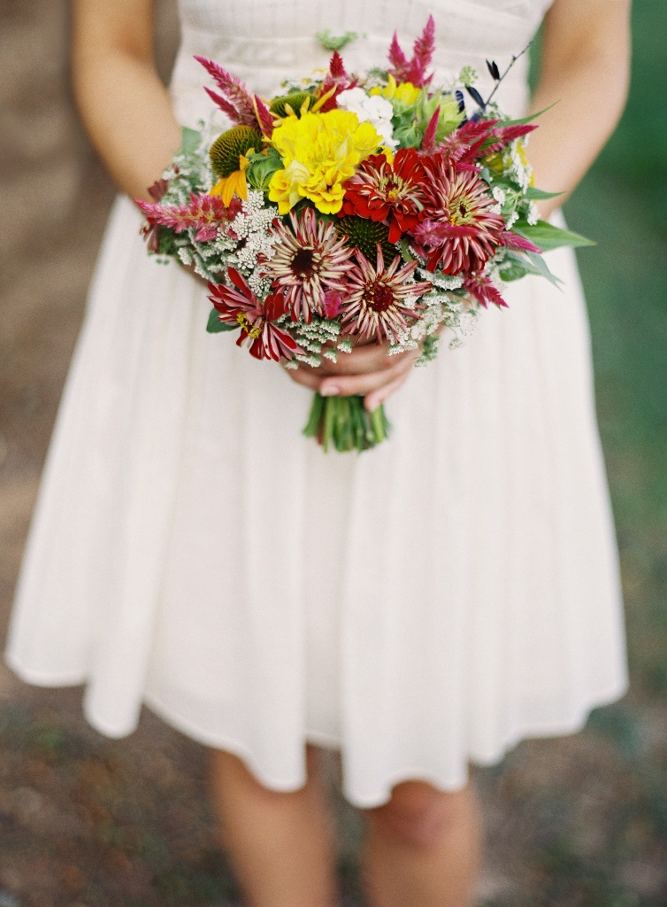 And a seasonal zinnia bouquet that's inspired by a vivid color palette.