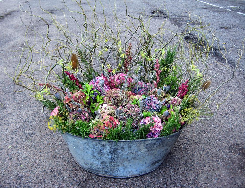For an art commission, Cook & Carlsson supplied a large arrangement made entirely of scented herbs, wildflowers and flower – all local, seasonal and sustainable, of course!