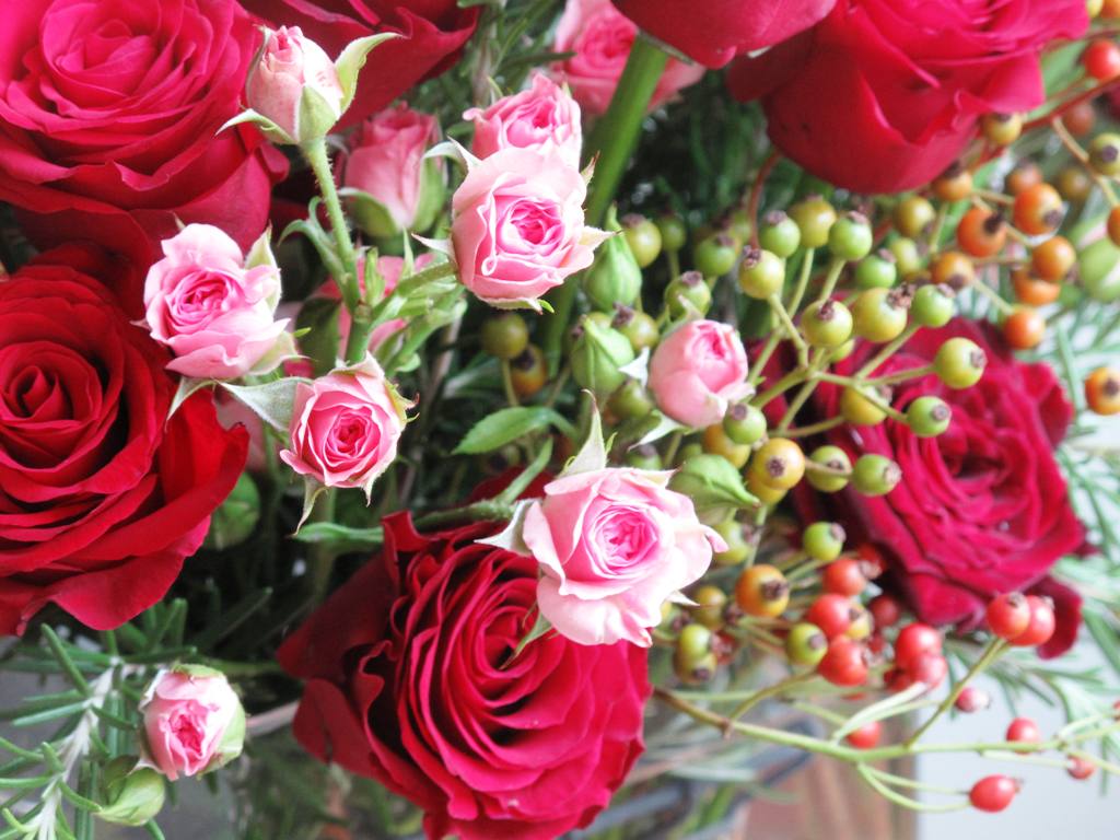 A detail from a Valentine's Day bouquet featuring Peterkort Roses.