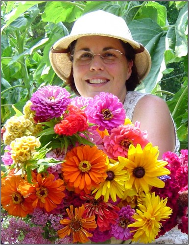 Lisa is a American cut flower farmer, a writer, speaker and garden entrepreneur.
