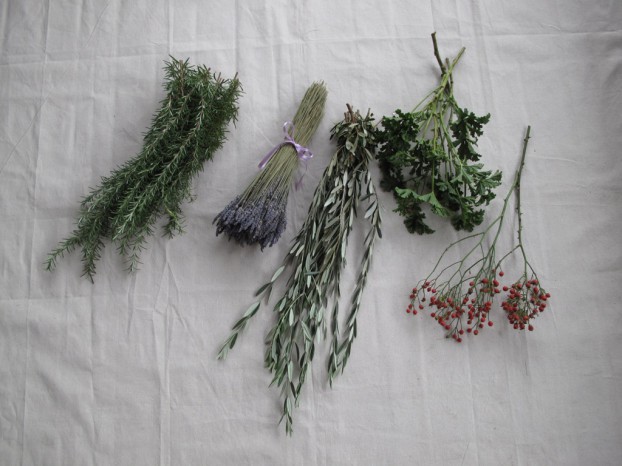 Here are my kitchen-perfect wreath ingredients, from left: