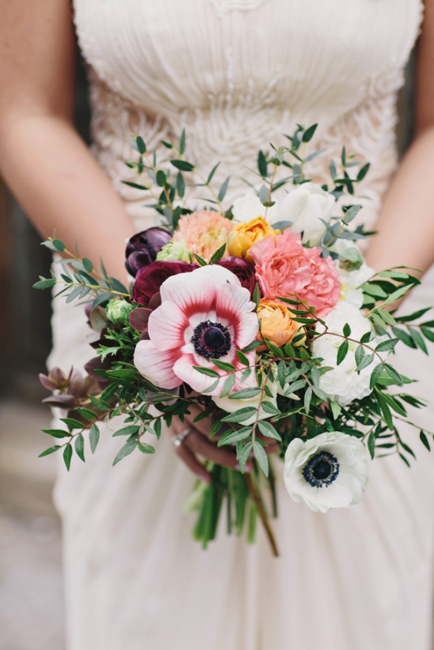 An April wedding bouquet by Molly Oliver Flowers (c) Clean Plate Pictures