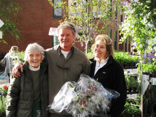 Chet (center), flanked by his lovely women -- mother Belle and wife/partner Kristy. Photogaphed by me at the Boulder Co. Farmers' Market, May 2011.