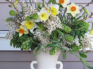 Here, you can appreciate the creamy white pieris flowers and the downy pussy willow against the milky glazed pottery.