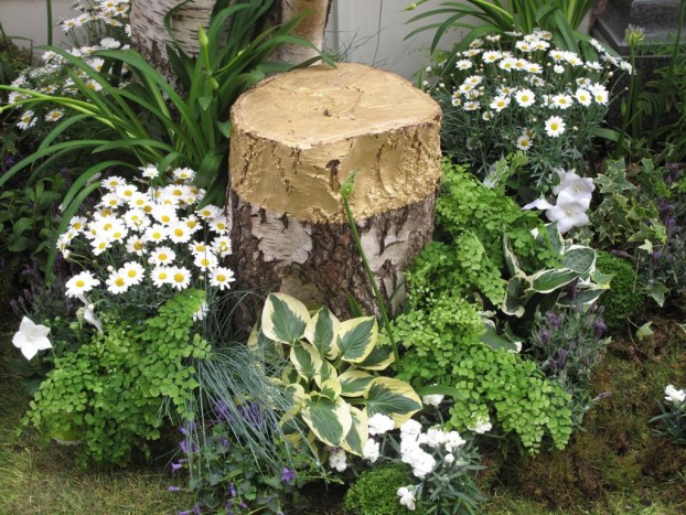 A golden tree stump and woodland display spotted in front of Moyses Stevens, a flower shop