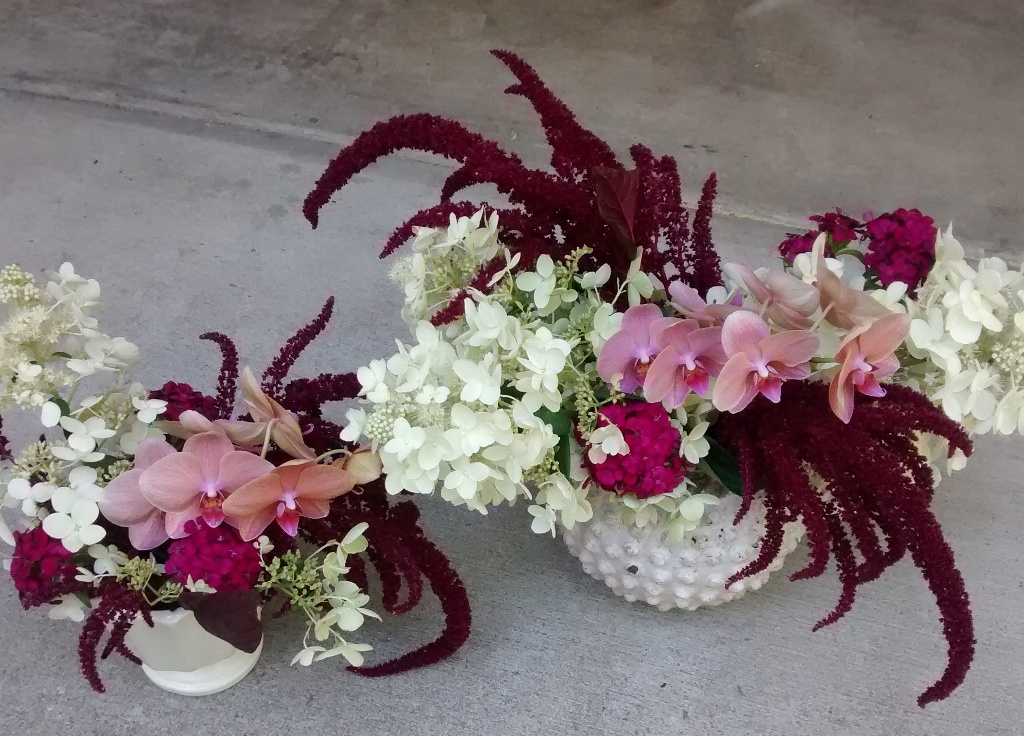 How to create a gorgeous pedestal or cakestand floral arrangement without  foam - Slow Flowers Podcast with Debra Prinzing