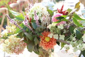 A LynnVale centerpiece adorned the tables at the Field to Vase Dinner (c) Linda Blue