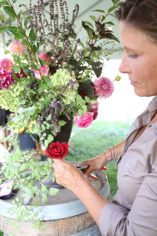 Andrea Gagnon, designing with her just-picked Virginia-grown blooms. (c) Linda Blue