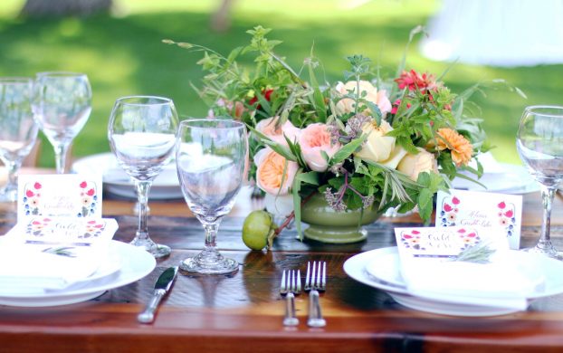 A lovely F2V tablescape, designed by collaborators Alicia Schwede and Robyn Rissman. They used Colorado, Alaska and California-grown blooms and American-made vases from Syndicate Sales.