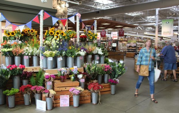Town & Country's Central Market in Poulsbo, Washington, went all in with American Flowers Week!