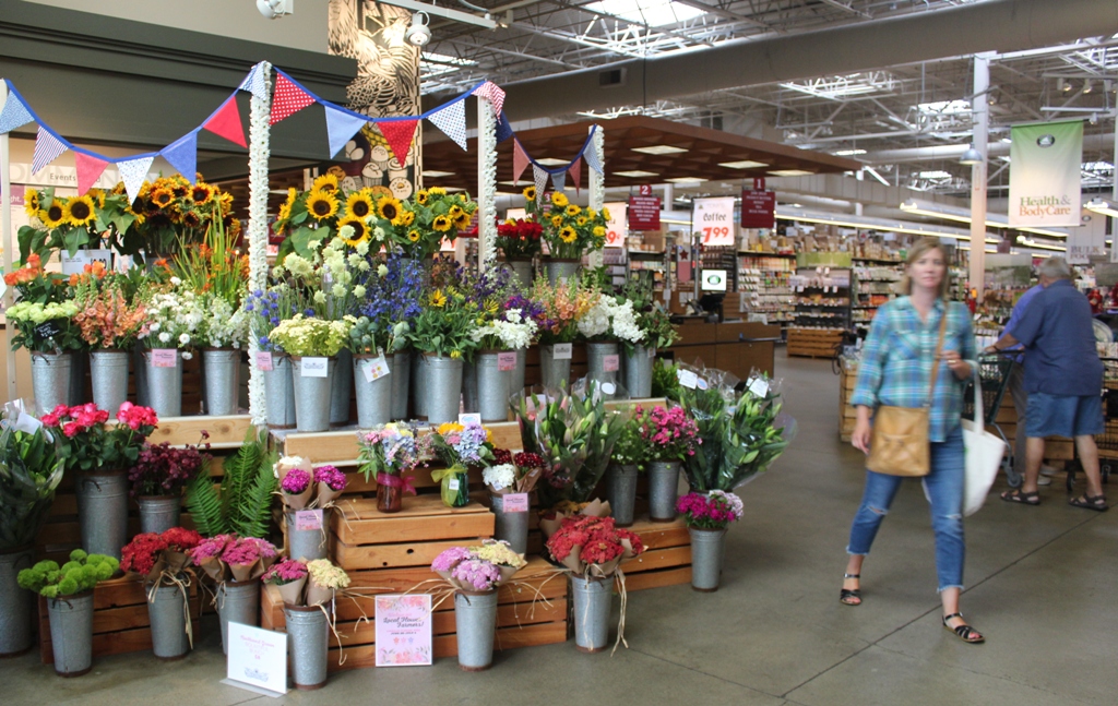 Цветочный магазин центральный. Цветы Центральный рынок. Рынок горшечных растений. Цветочный магазин на рынке. Садовод цветочный рынок.