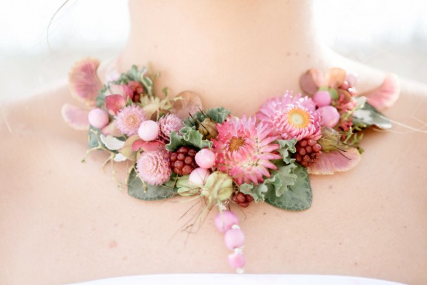 Floral necklace by Vases Wild's Tobey Nelson (c) Suzanne Rothmeyer Photography
