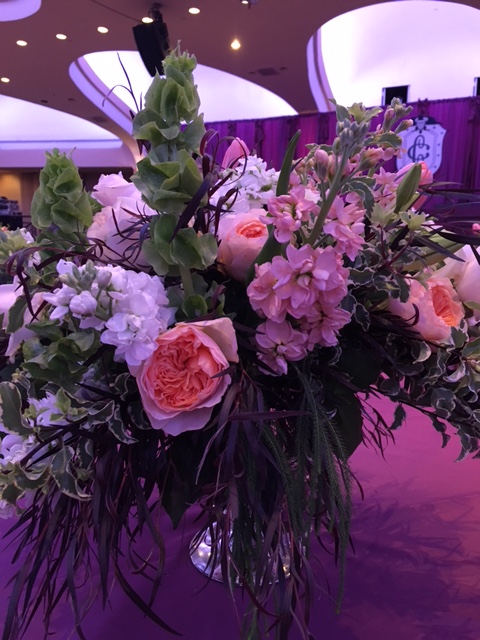 There were 200 signature centerpieces in a peach, cream, coral and apricot palette.