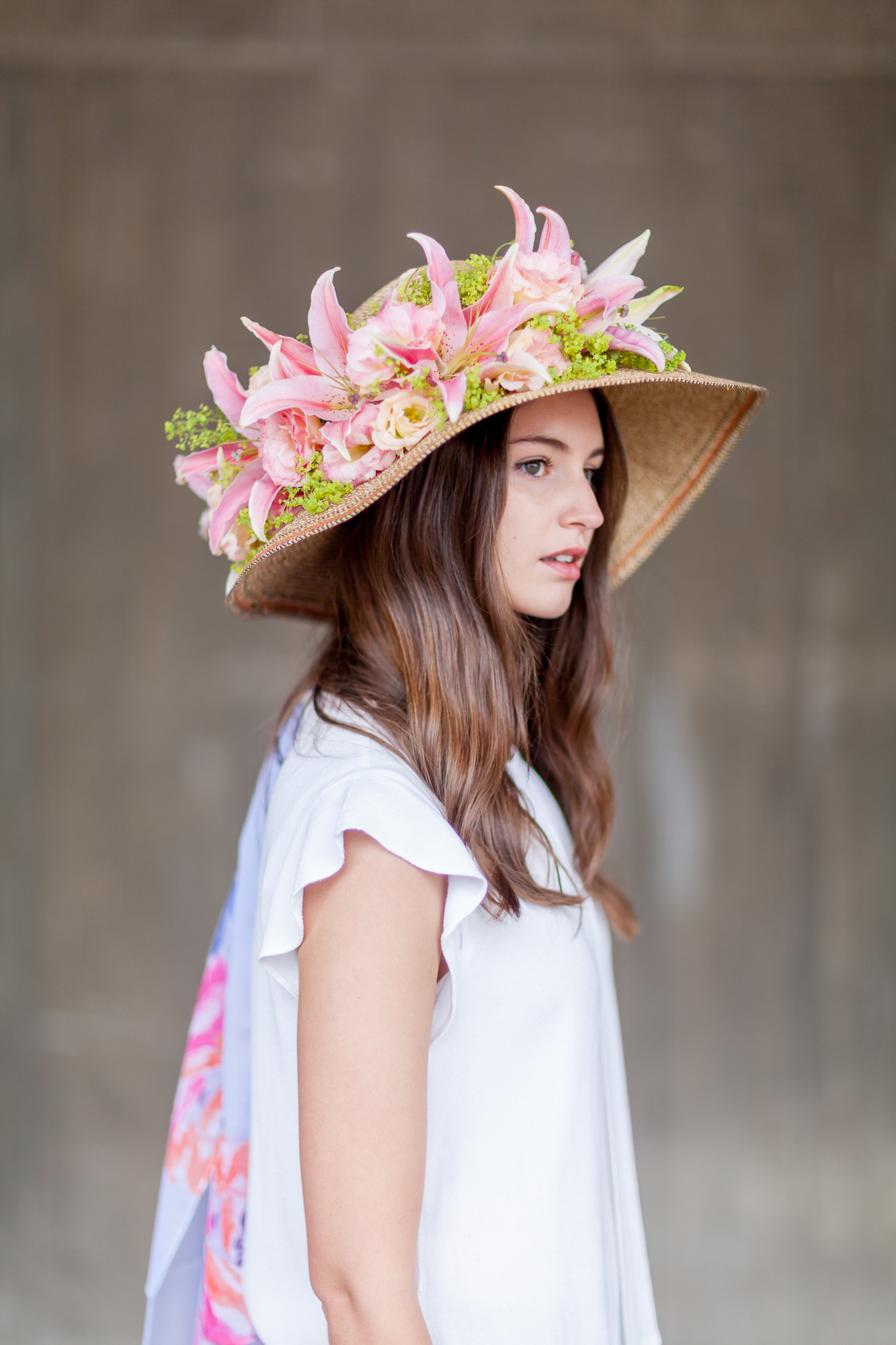 Шляпа растение. Шляпа Барбары Геншин. Шляпа с цветами. Цветочная шляпка. Шляпка с цветами.